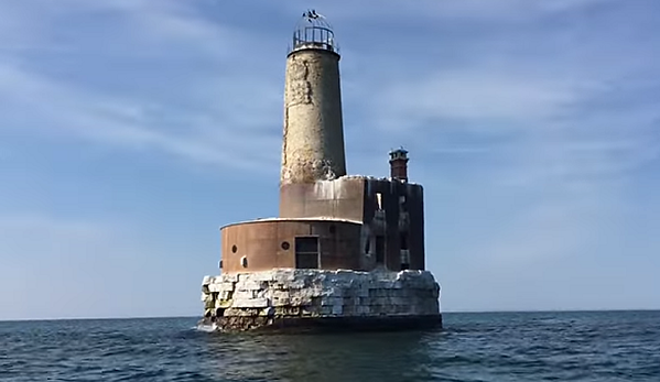 Waugoshance Light 3.png