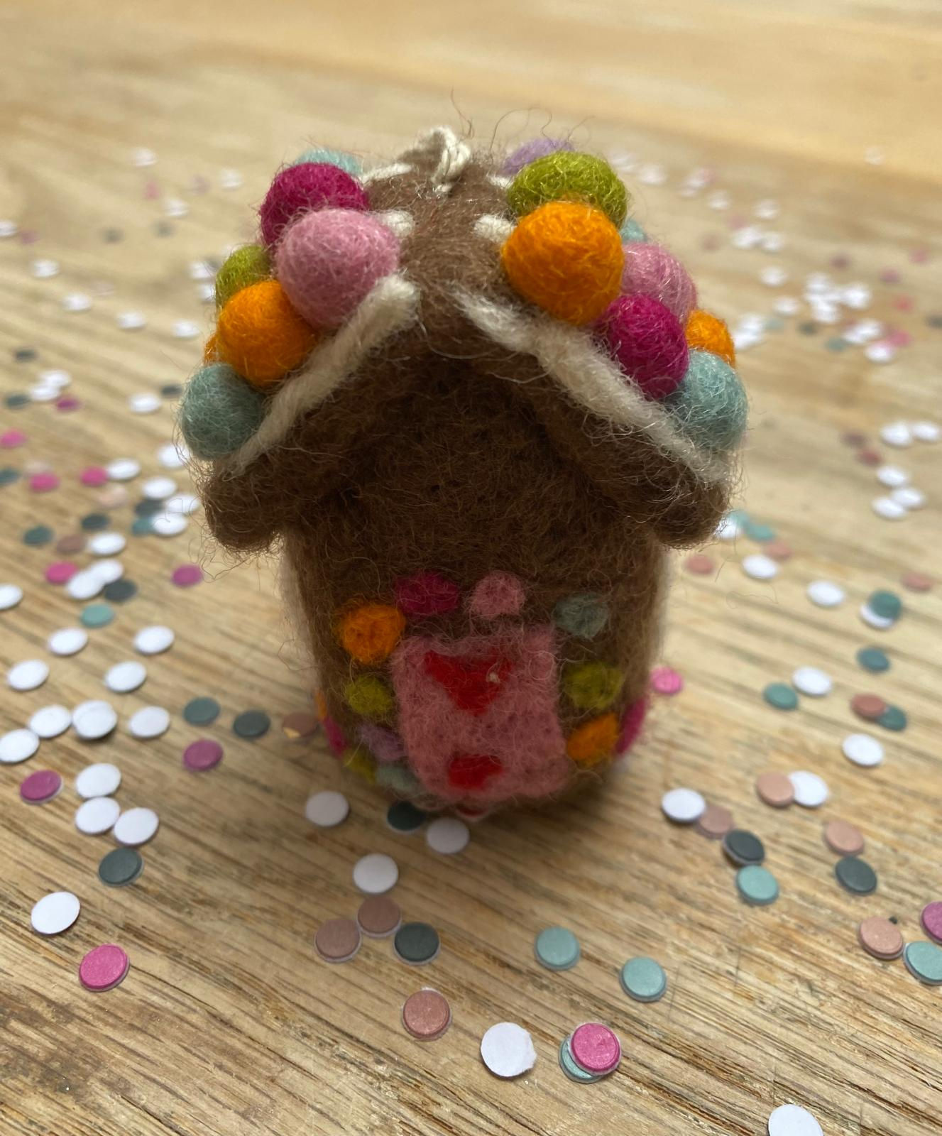 Peperkoekenhuisje Vilt hangertje