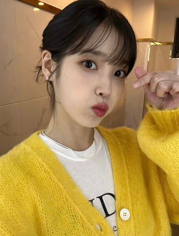 2023/10/13 IU Concert: The Golden Hour Stage Greeting Gift