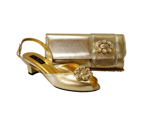 matching turquoise shoes and bolsa