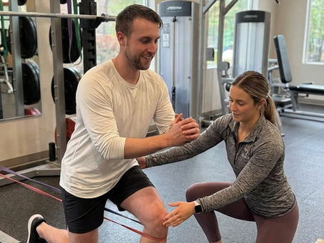  Patient working with a provider at a performance physical therapy clinic in Los Angeles