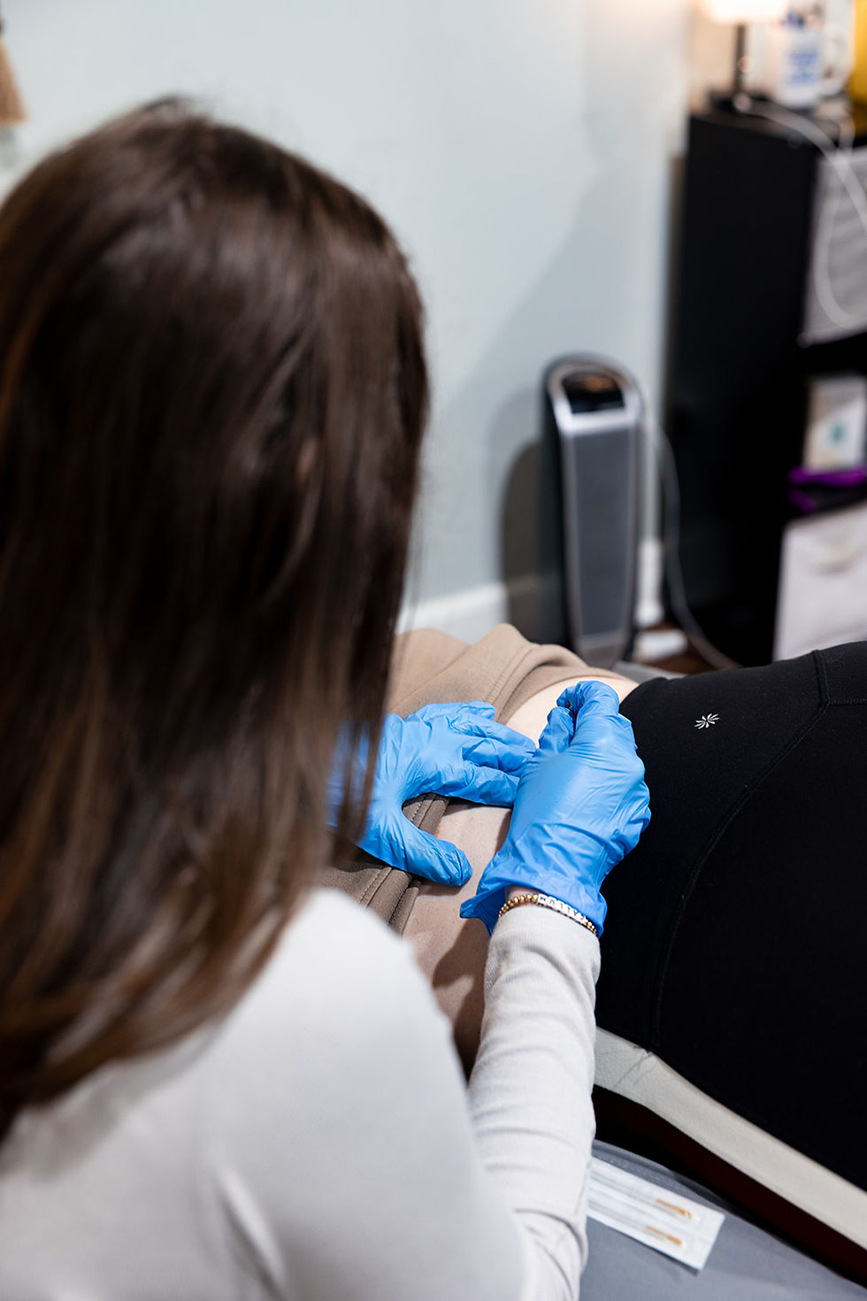 Athlete working with a provider at a sports physical therapy clinic in Lower Gwynedd Township, PA