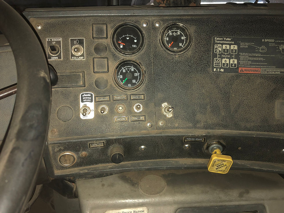 Thumbnail: 1996 MACK 688S TRI-AXLE DUMP TRUCK