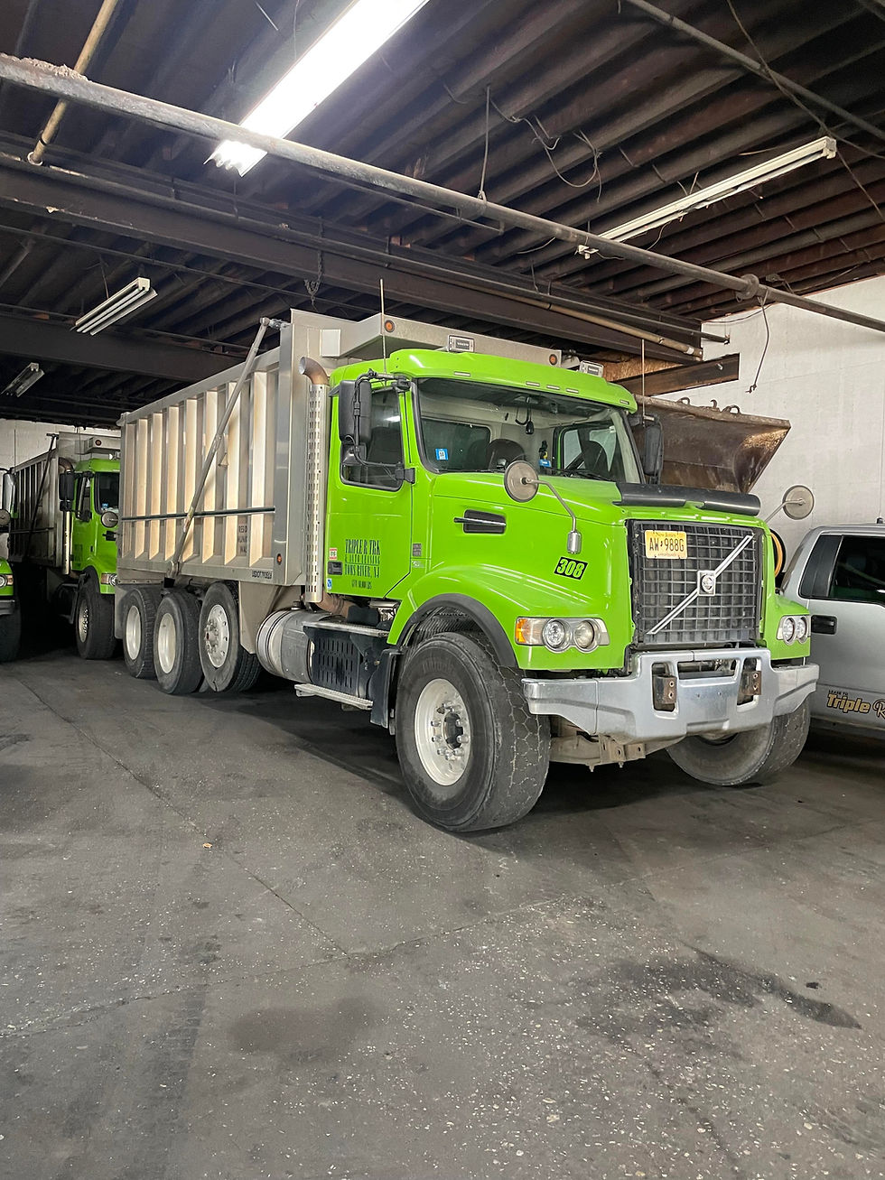 Thumbnail: 2016 VOLVO VHD D13 DIESEL AUTOMATIC DUMP TRUCK - TRI-AXLE