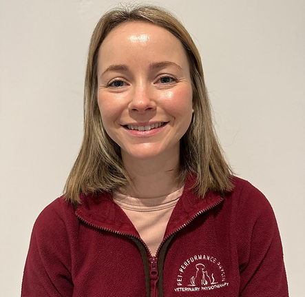 Caroline Headshot.jpg