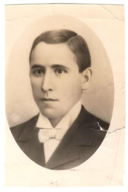 diputado Edmundo Pastelín. https://imagenes.cronica.com.mx/files/content_image_desktop_filter/uploads/2023/11/25/6561a08be2e79.jpeg