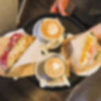 Koffie en italiaanse broodjes