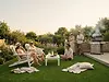 tuin-met-kunstgrass-vrienden-feestje.webp