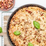 koolhydraatarme quiche prei is een hartige taart zonder bodem.