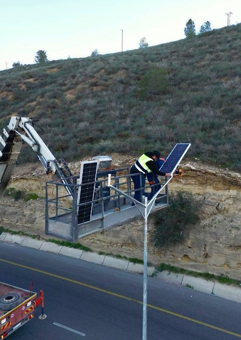 Sahara road street light installation 3.png