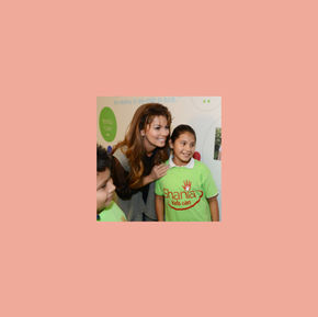After ABC interview, Shania Twain gets philanthropic at a Las Vegas elementary school