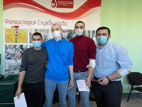 Слово донор по-латински значит - дарить, преподносить