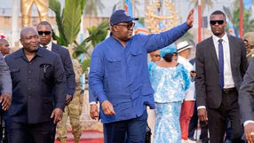 CHAUSSURES TRICOLORES ET STYLE AFFIRMÉ : TSHISEKEDI FAIT SENSATION À MATONGE