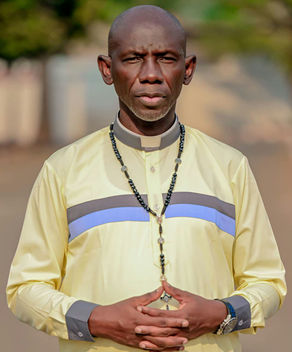 RDC : UN TEXTE DE L'ABBÉ BLAISE KANDA RELANCE LE DÉBAT SUR LE RÔLE DE L'ÉGLISE FACE À LA GUERRE.