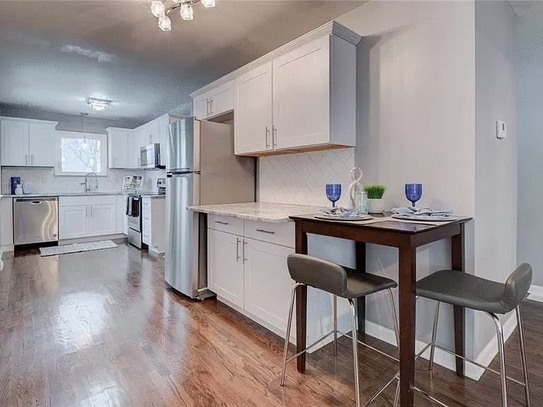 Dining Room 4.gif