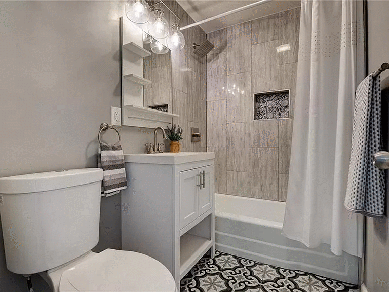 Bathroom 1.gif