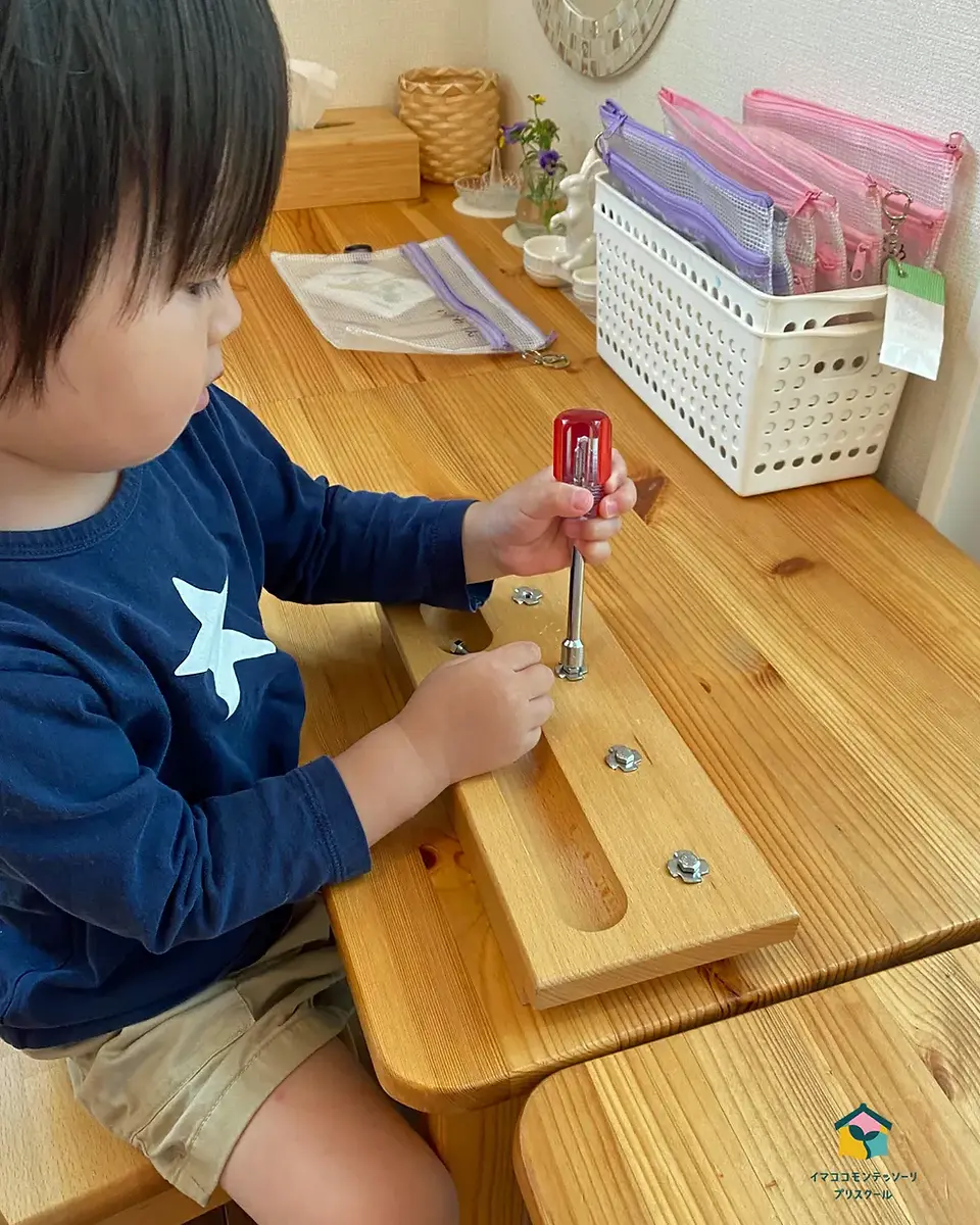 ねじ回しのお仕事