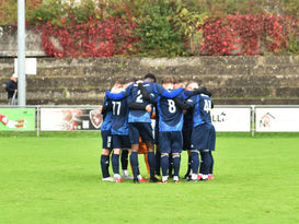 Winti-United zeigt trotz Rückstand und Unterzahl starken Kampfgeist und holt ein wichtiges 2:2 gegen Seuzach.