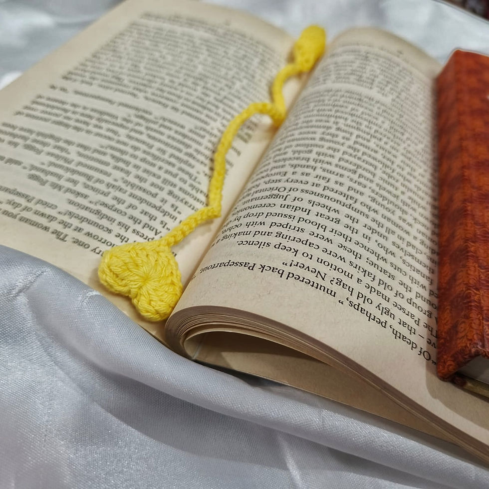 Thumbnail: yellow heart bookmark