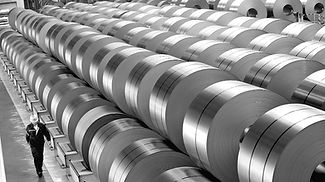 鋼捲上的耐高溫標籤貼紙,使用手臂機直接運用在熱鋼捲上