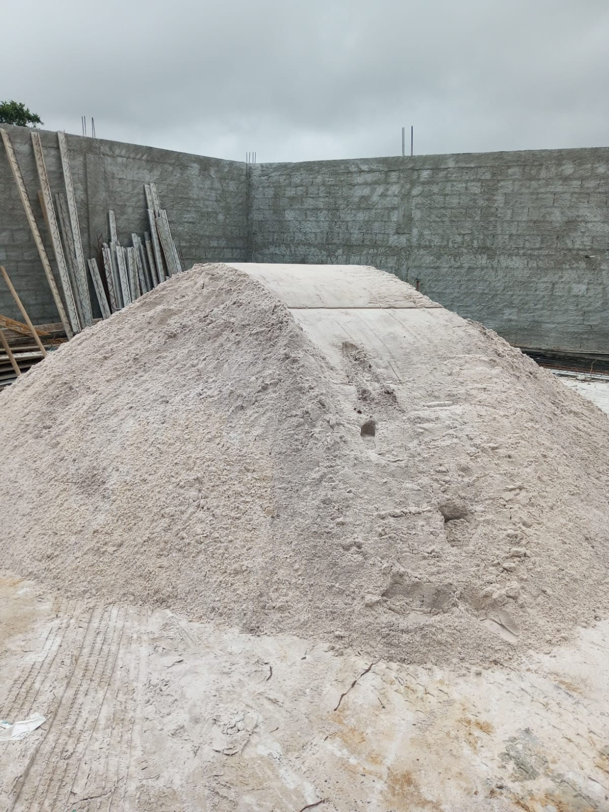 Caçamba de Areia para Construção (10 a 12m³) em Salvador – BA | Entrega Rápida