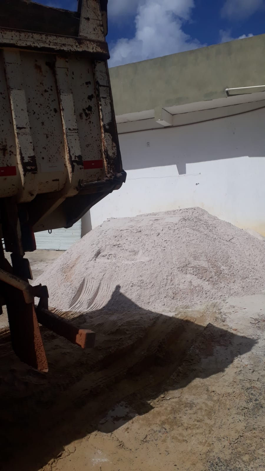 Miniatura: Areia para Construção em Lauro de Freitas Ba.  Caçamda de Areia - Gravilhao -Carga de Cimento - Ferragem - Bloco para a sua C