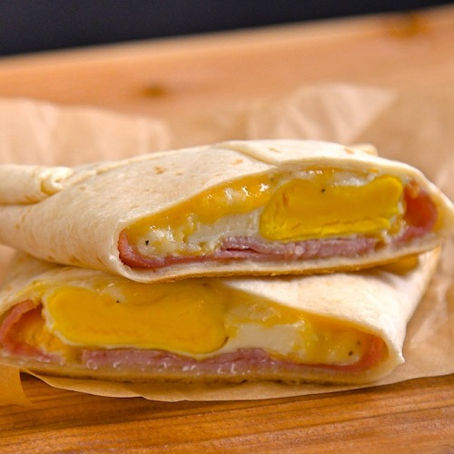 FOODIE TUESDAY: HAM AND CHEESE BREAKFAST POCKETS...