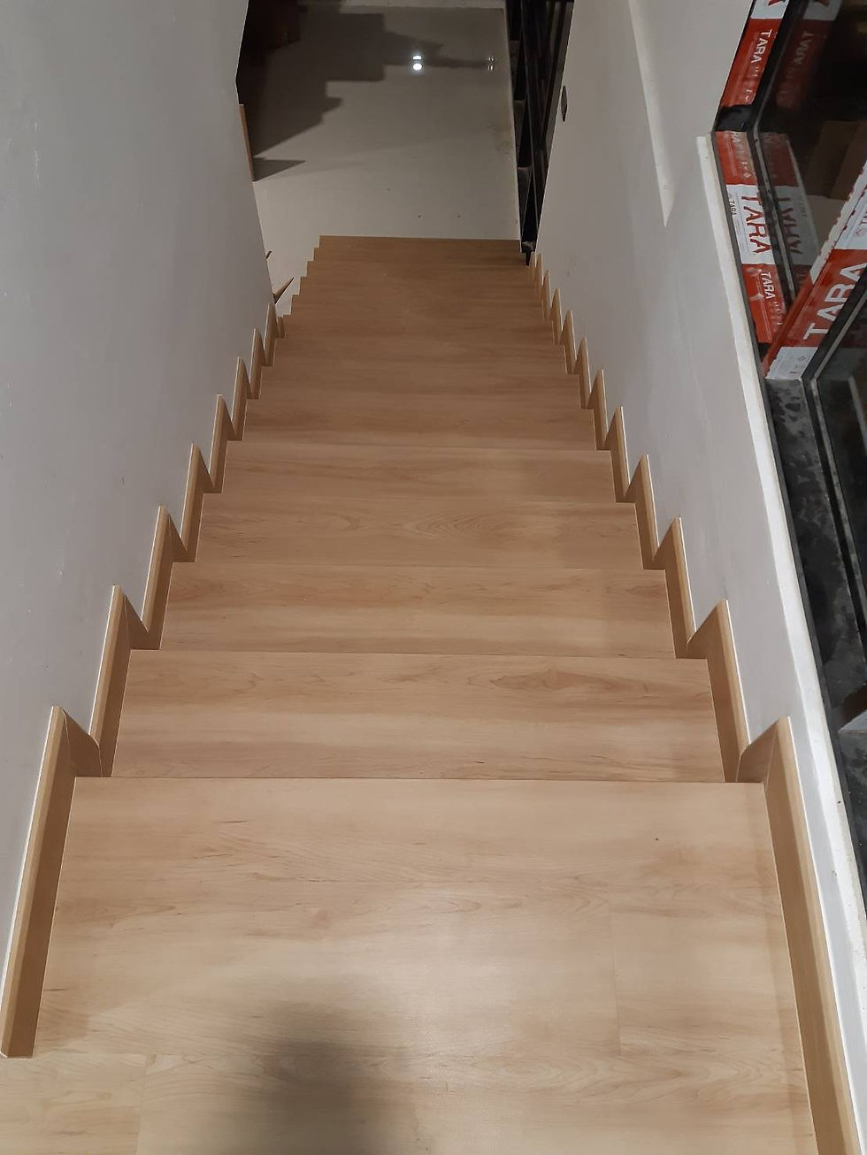 ภาพขนาดย่อ: แผ่นติดบันใด SmartMatt