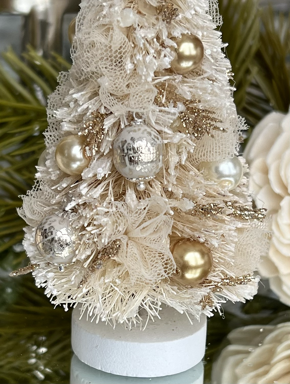 Thumbnail: Off-White Golden Christmas Tree