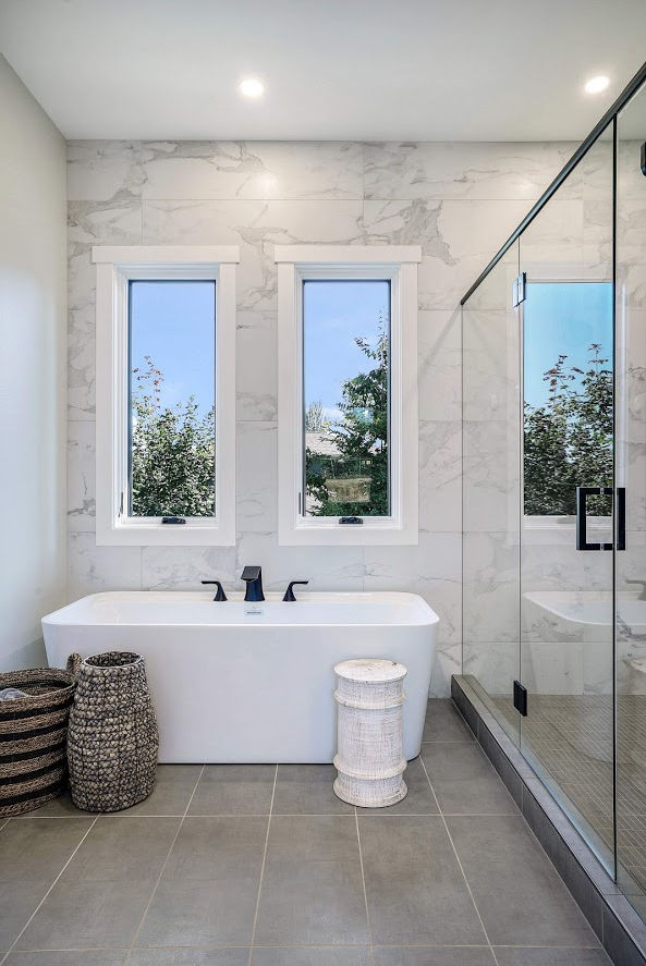 Free standing tub Photo By Matthew Witsc
