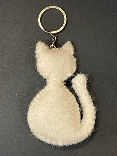 Thumbnail: Felt Key Ring Zipper Pull Purse Fob of White Cat with Applique Heart 26328