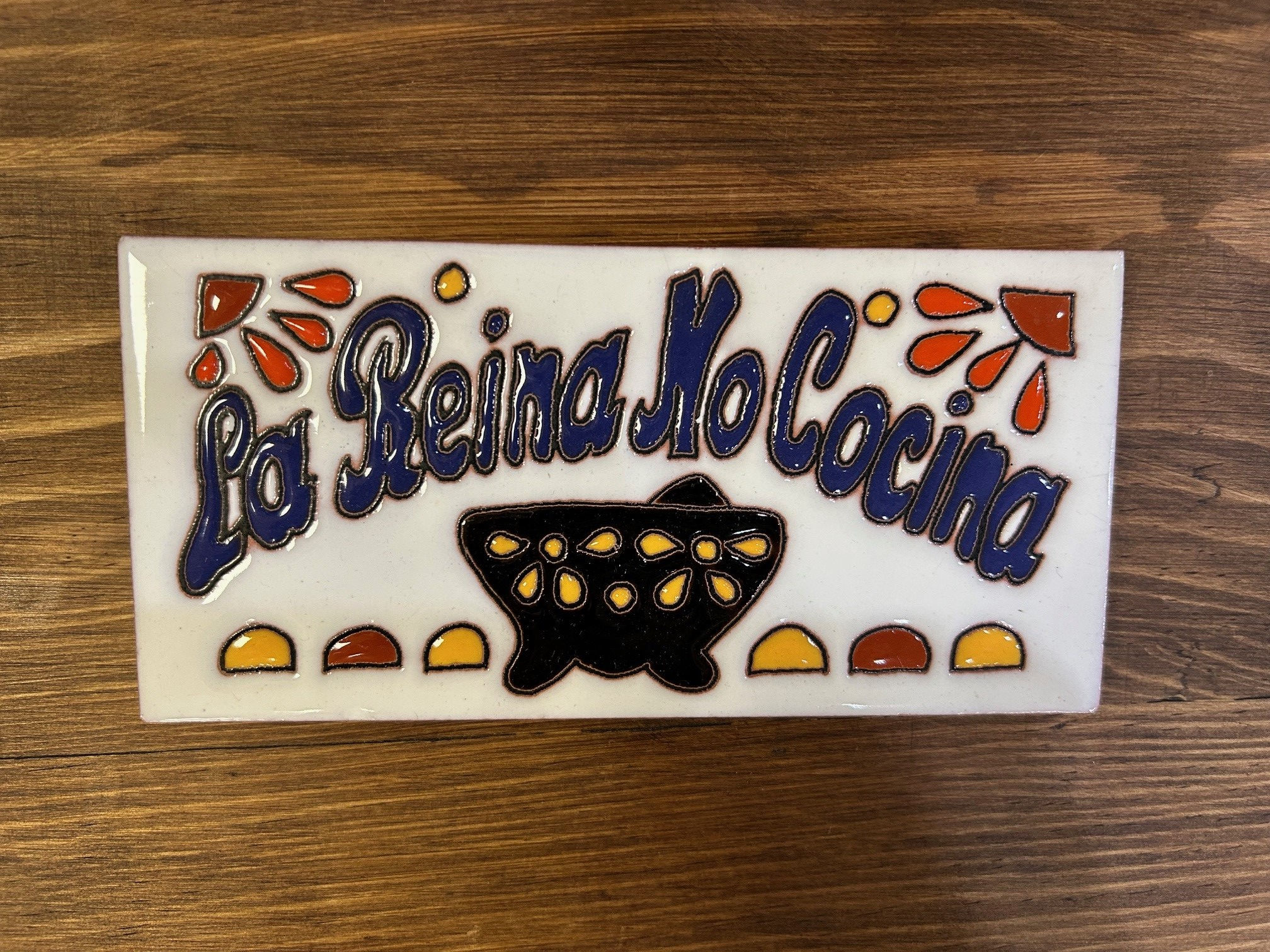 Hand-Crafted Glazed Tile “La Reina No Cocina/The Queen Doesn’t Cook” 30704