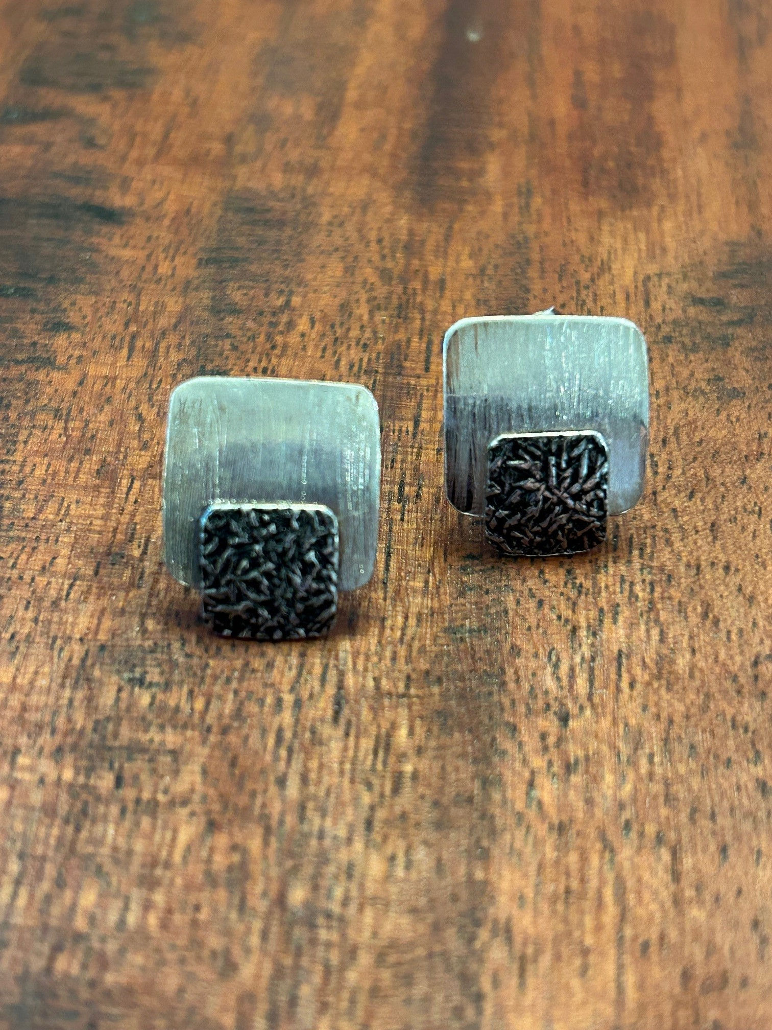 Elegant Contemporary Stud Earrings in Sterling Silver 31576