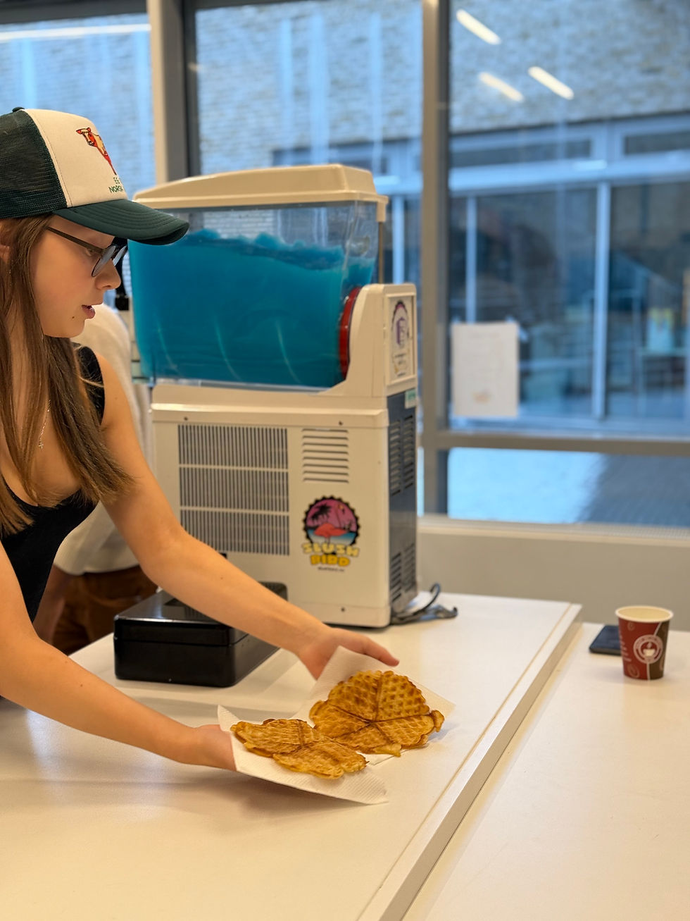 Ungdom bidro med lyd og lys på konsert på Vardheim