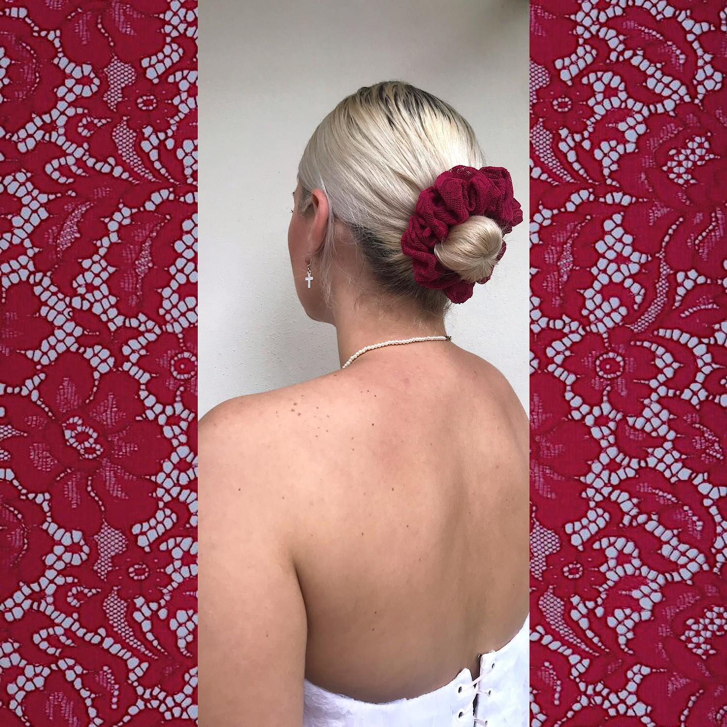 Scrunchie Full of Red Rosses