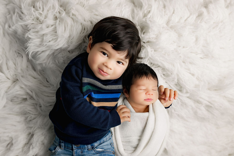 Preparing Older Siblings for Newborn Photos | Virginia Beach Newborn Photographer | LexLeigh Photography