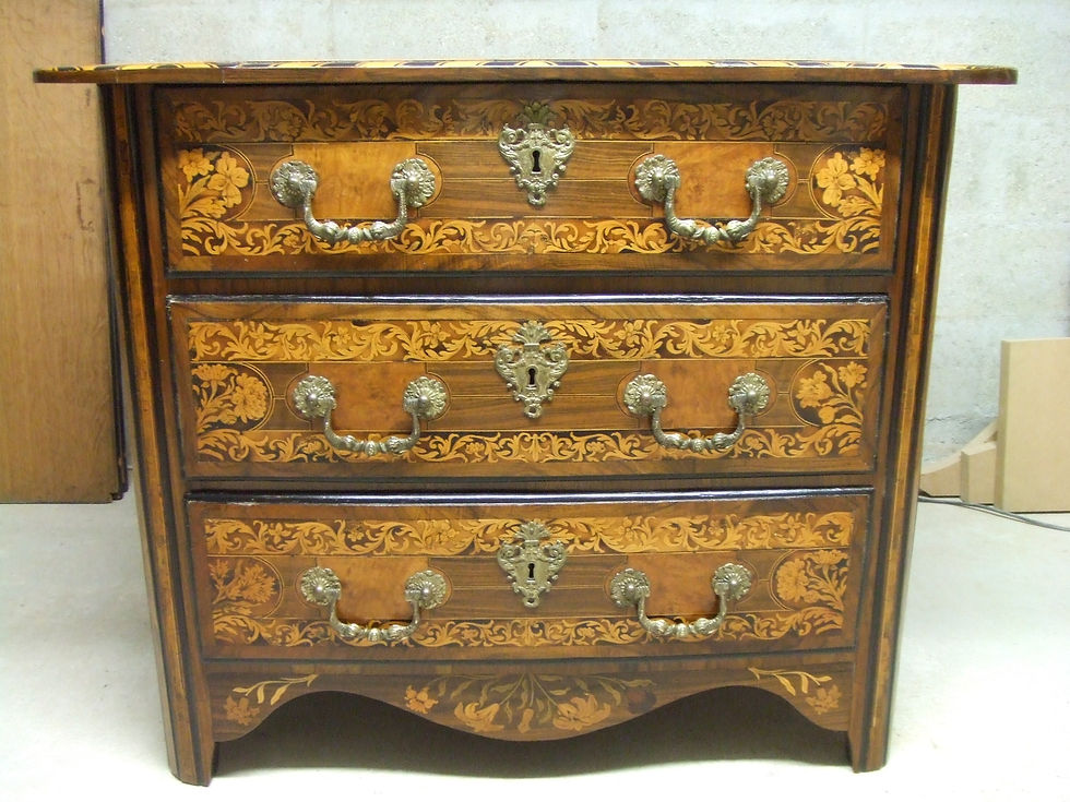 Commode marquetée