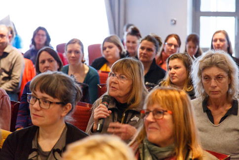 practical horse lecture demonstrations at the horses insde out annual conference demonstrating advanced in training, technology and tack.