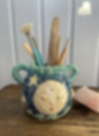 Moon face pot