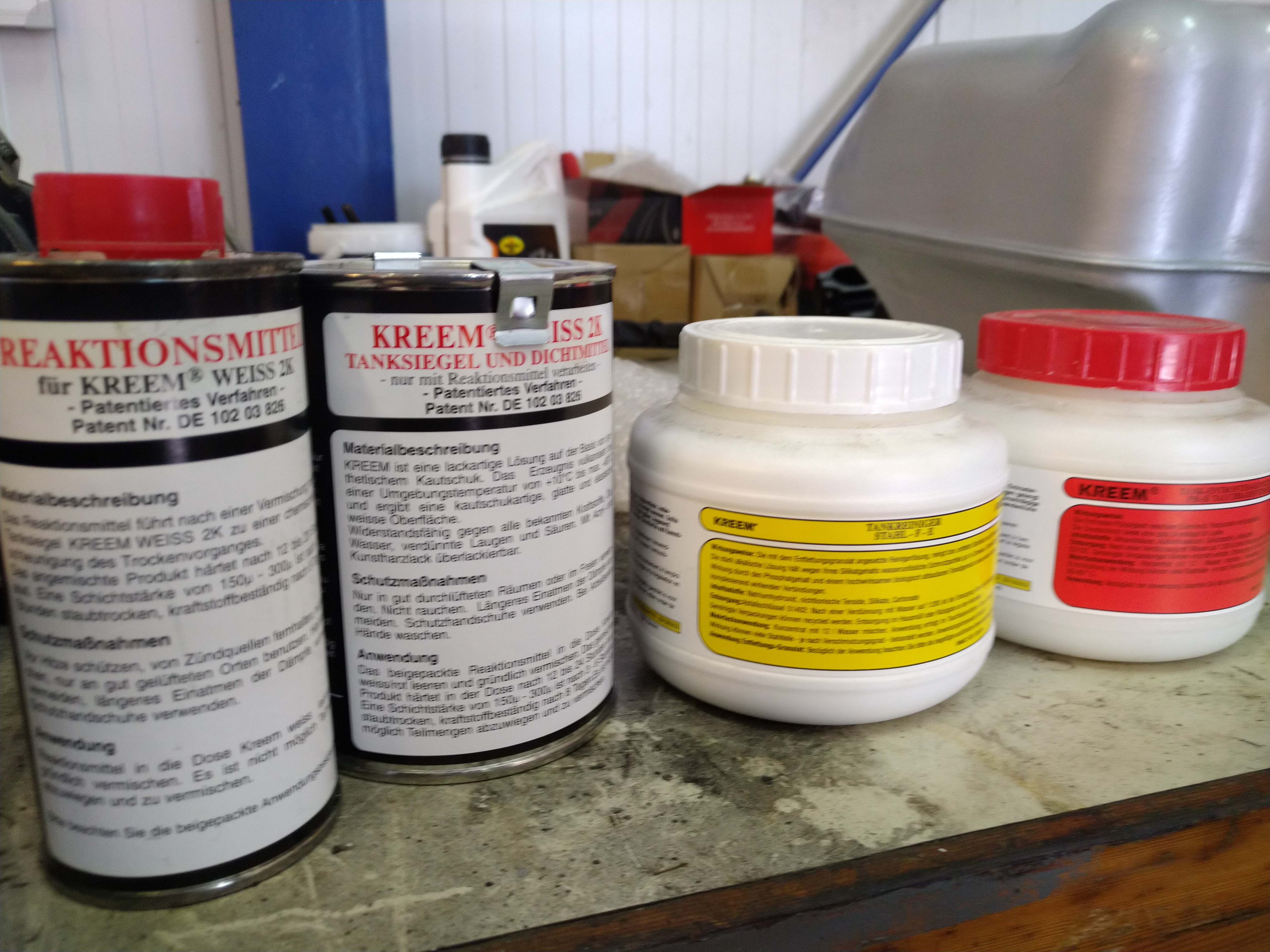 Voorbereiden nieuwe tank coating.