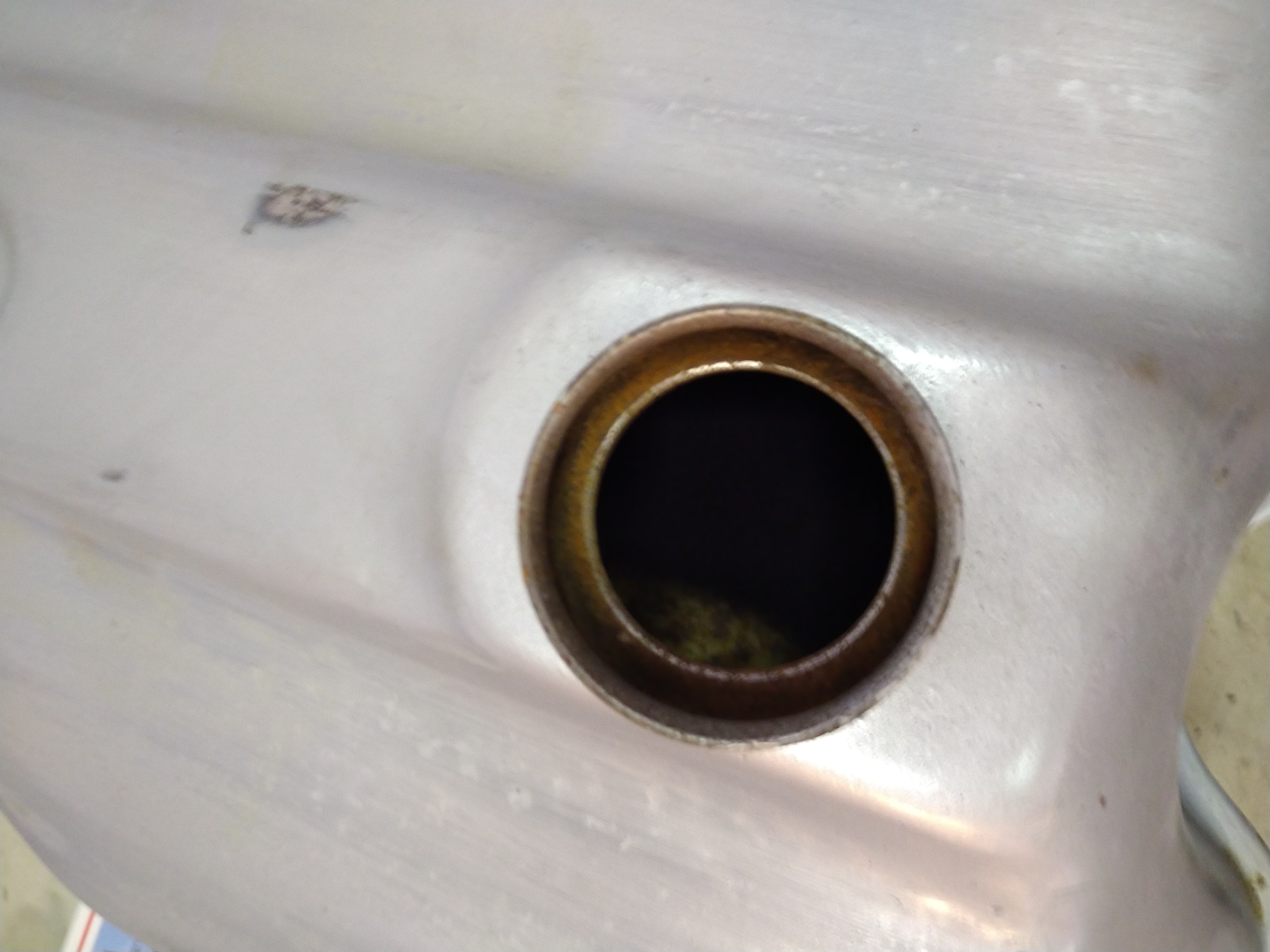 Voorbereiden nieuwe tank coating.