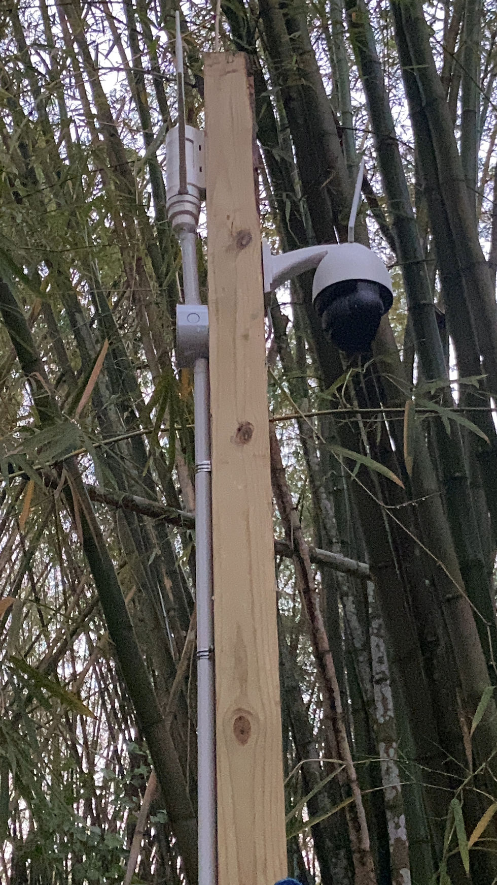 Outdoor PTZ rotating security camera and Wifi range extender