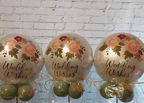 Ojayballoons balloon centerpieces.