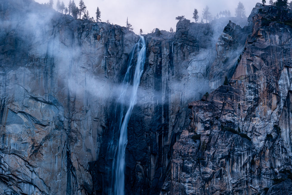 Yosemite_Horsetail_cloudcrescent