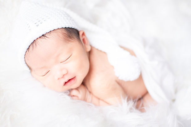 Newborn photographer at home.jpg