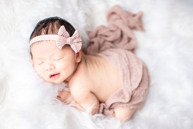 Pearland newborn photographer.jpg