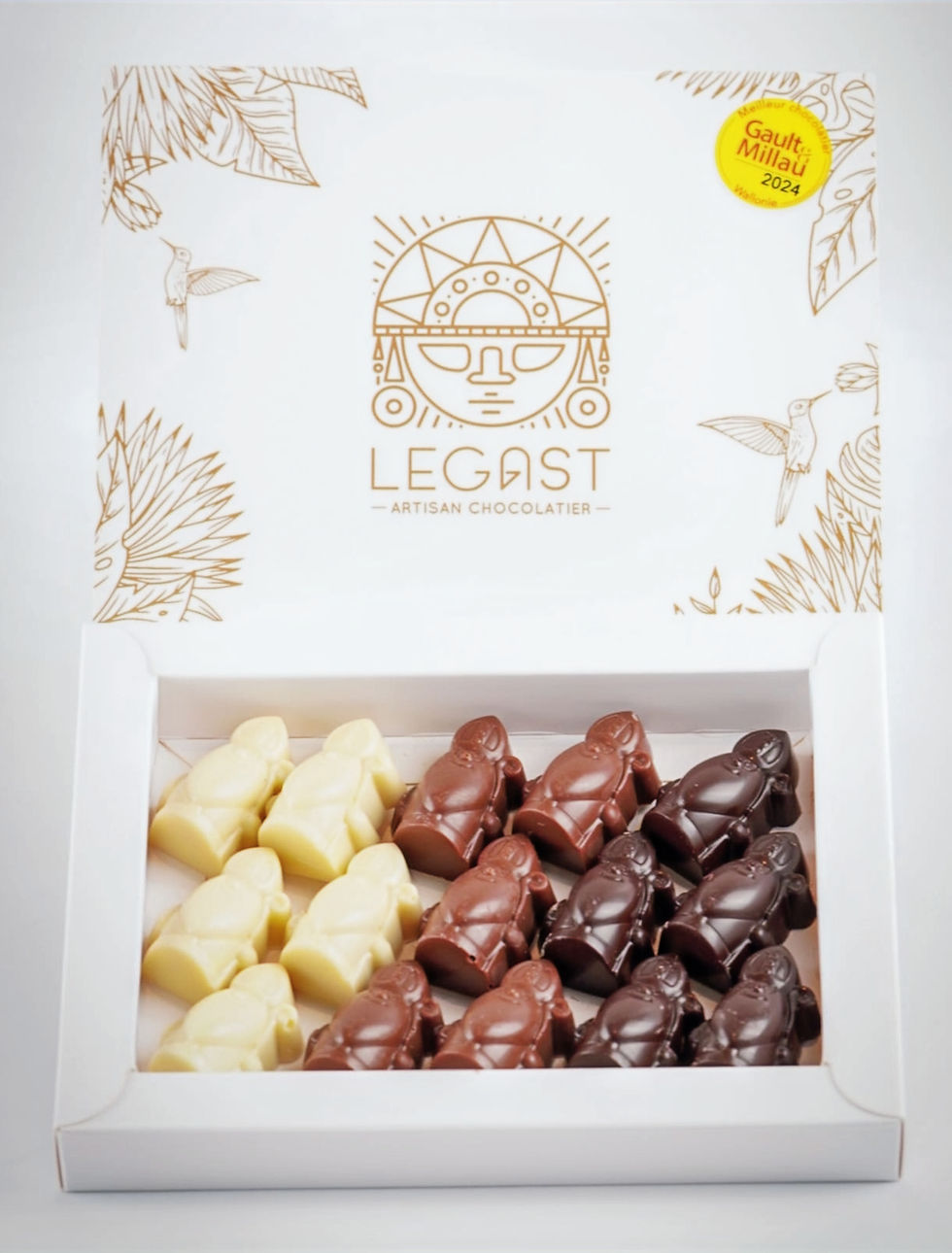 Miniature : Boite carrée assortiment pralines St Nicolas  (chocolat noir/ lait/ blanc)