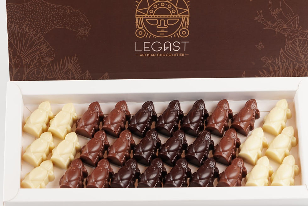 Miniature : Boite brune assortiment pralines St Nicolas  (chocolat noir/ lait/ blanc)