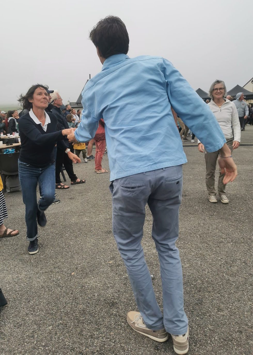 Cyprien fait tourner Aurélia