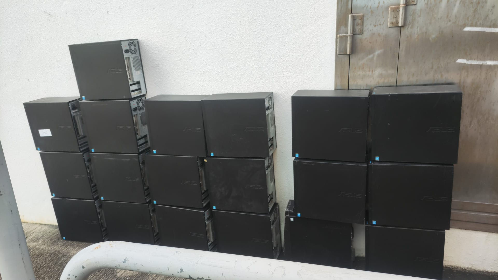 Wingo Recycle 專業學校 IT 硬體清場 - 現場檢驗校方汰換、已完成數據消除之 Apple 27 吋 iMac 一體機回收 標籤細節